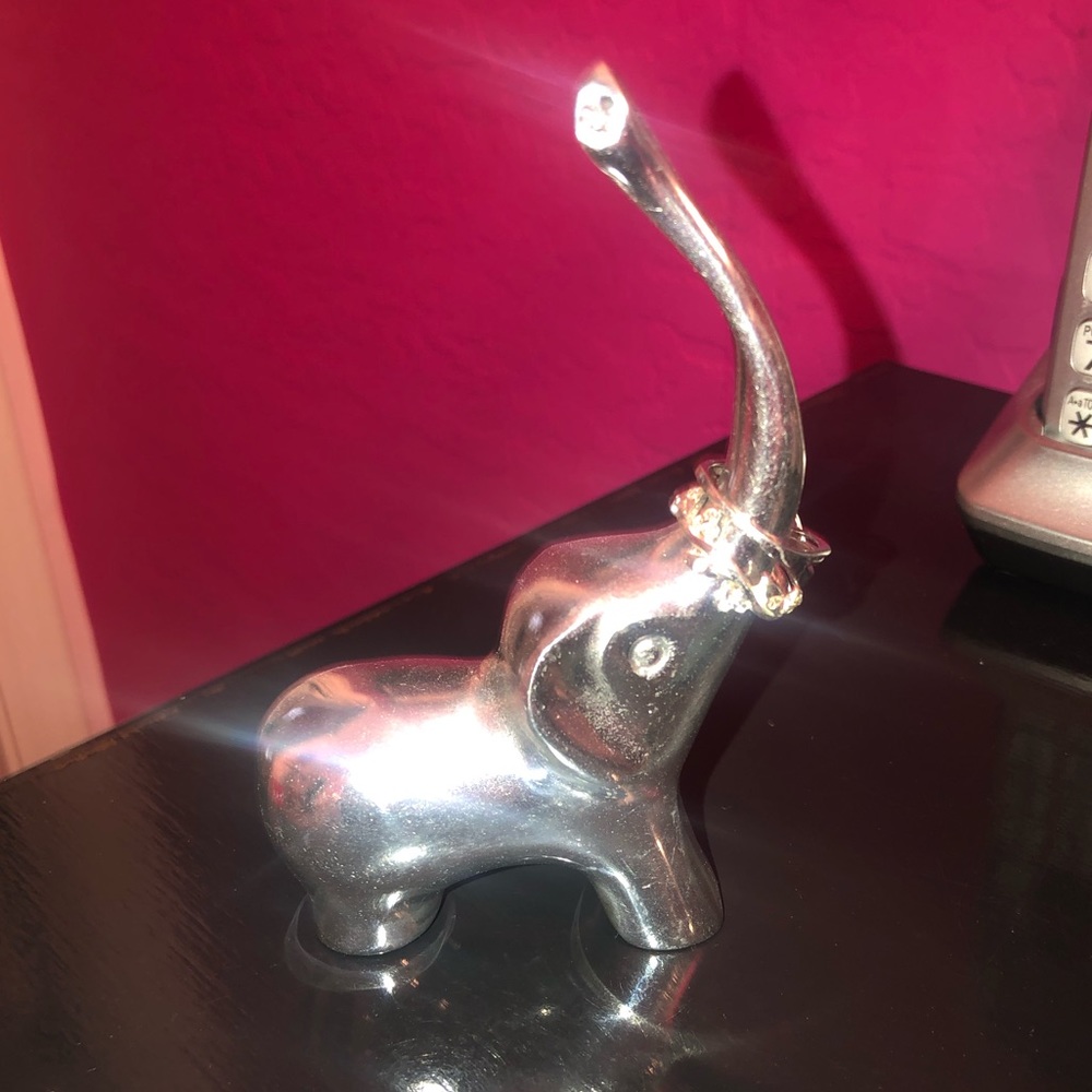 Elephant Ring Stand